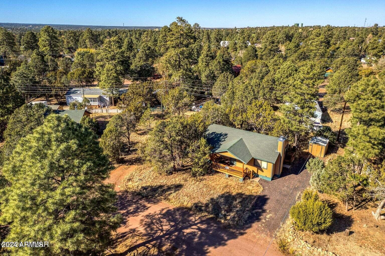 2086 PINEWOOD Drive