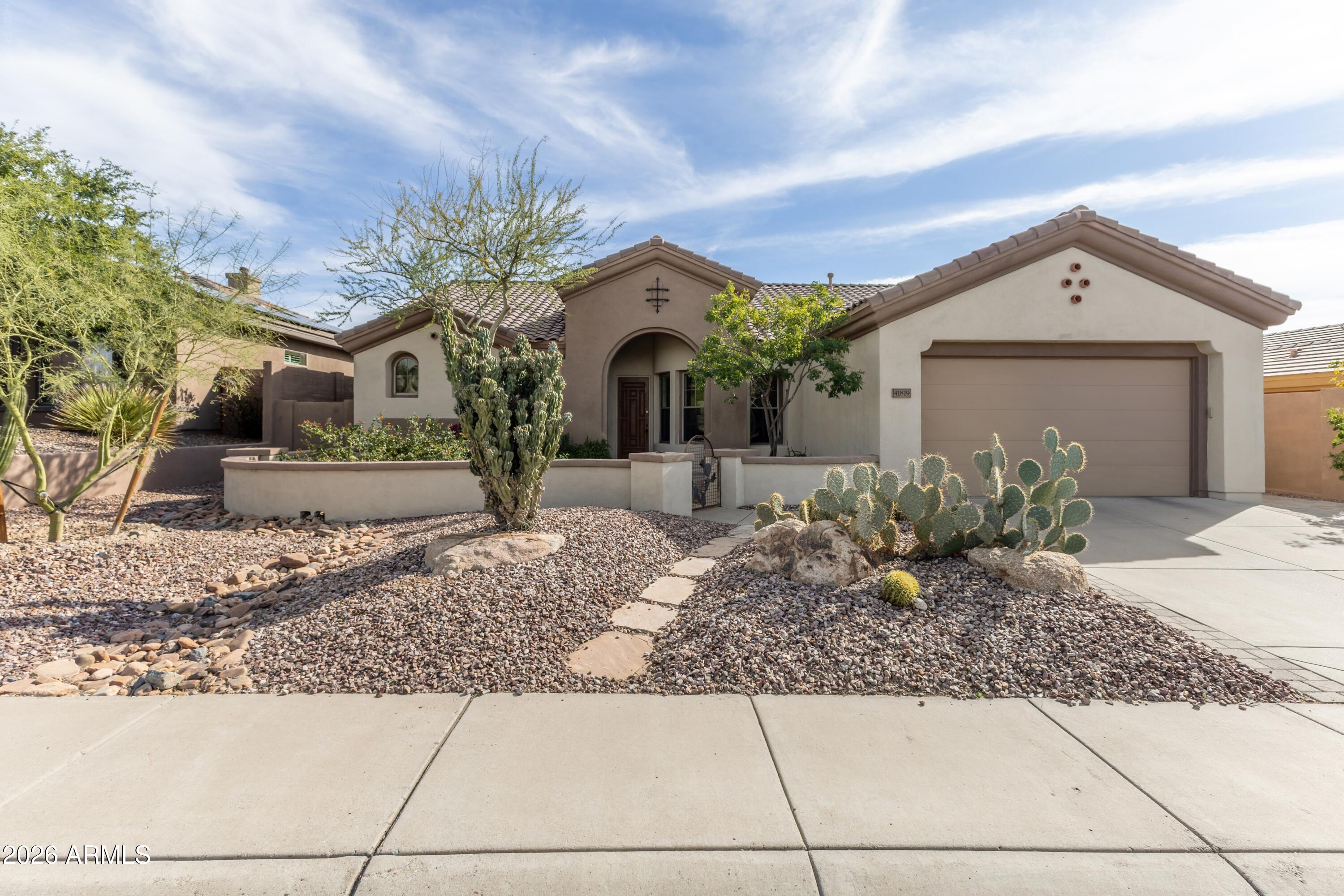 41819 N IRON HORSE Court