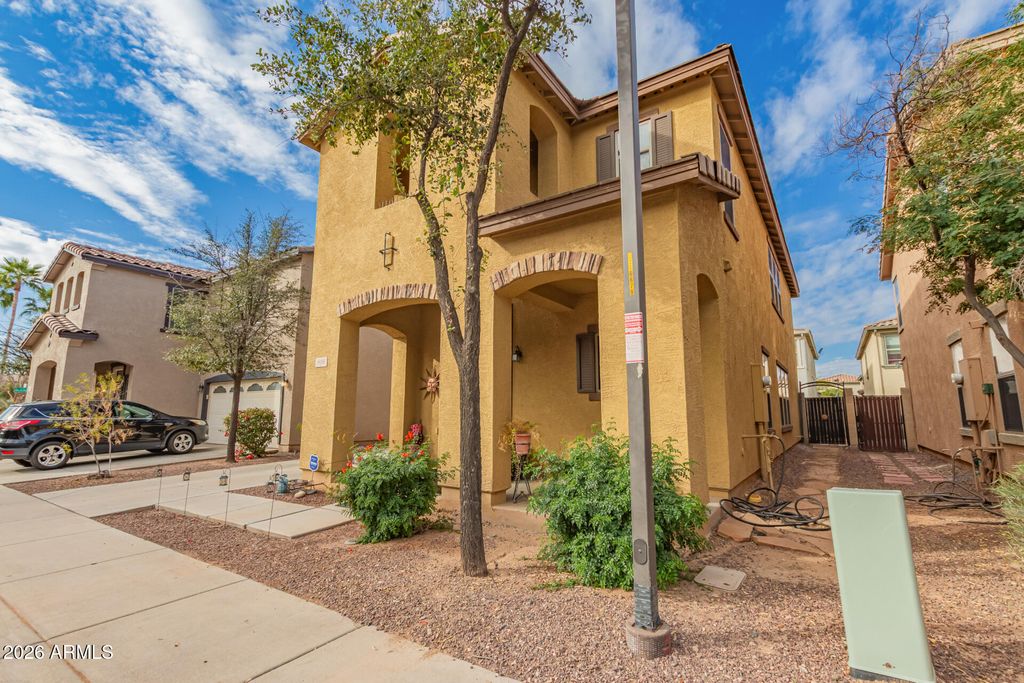 Photo of 806 N 111th Drive, Avondale, AZ 85323 (MLS # 6974515)