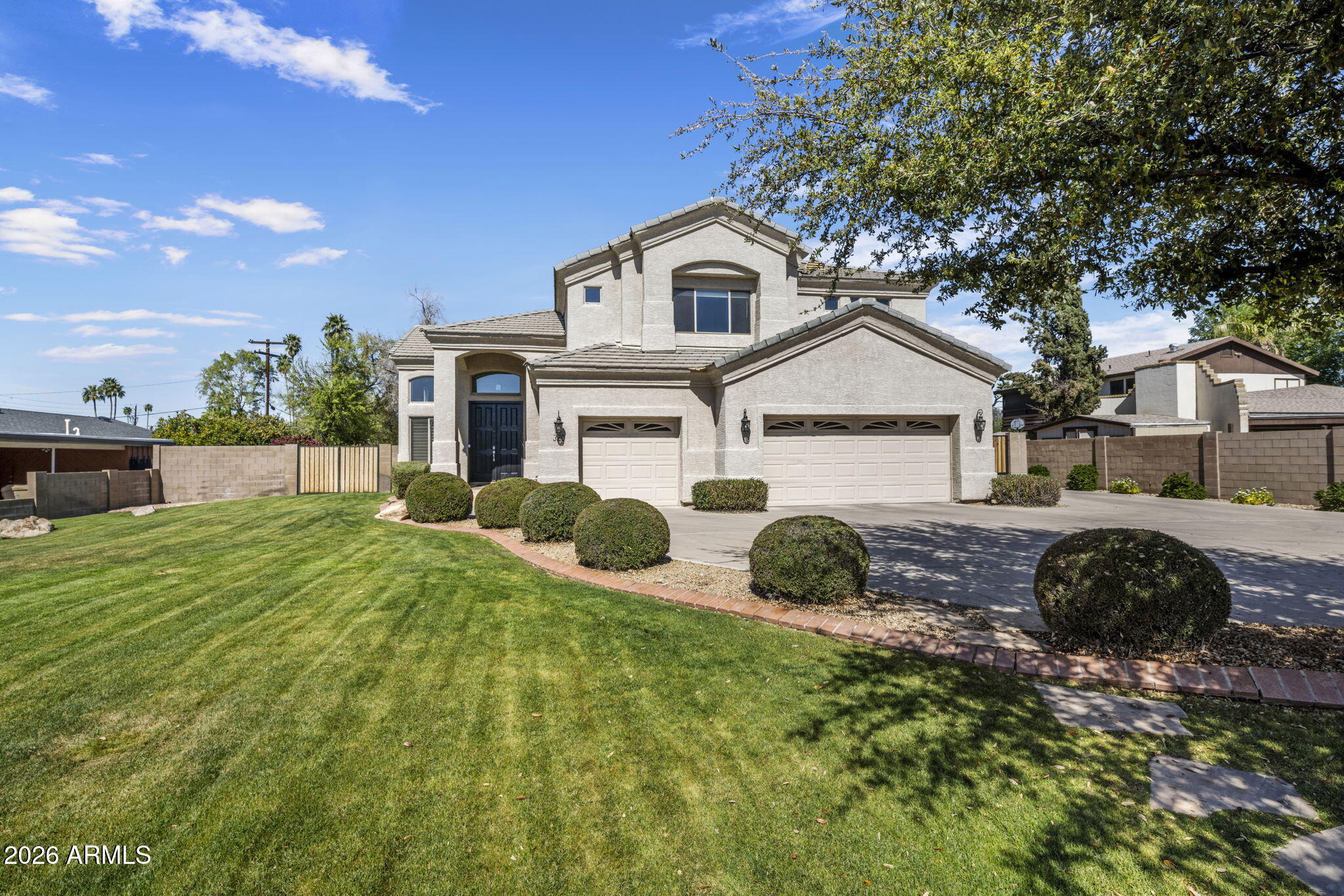 320 E MARYLAND Avenue