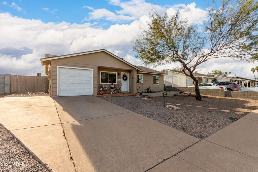 Photo of 1029 W Oxford Drive, Tempe, AZ 85283 (MLS # 6963453)