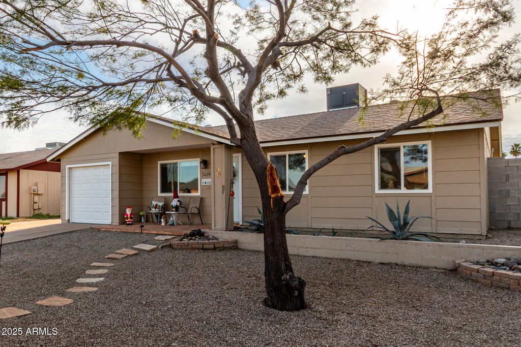Photo of 1029 W Oxford Drive, Tempe, AZ 85283 (MLS # 6963453)