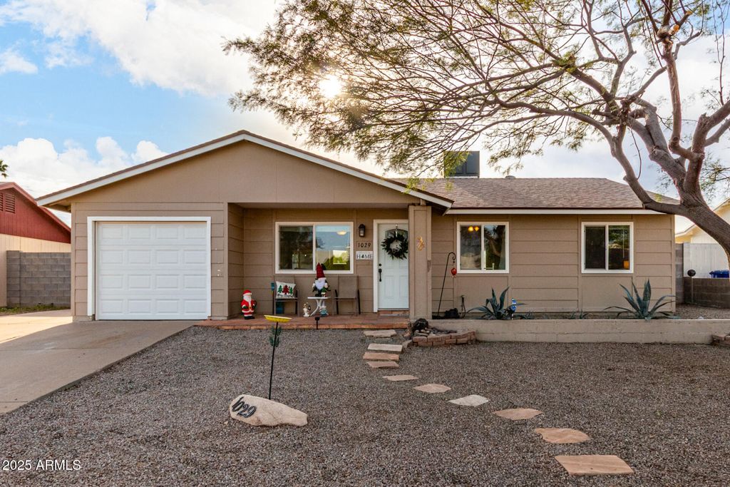 Photo of 1029 W Oxford Drive, Tempe, AZ 85283 (MLS # 6963453)