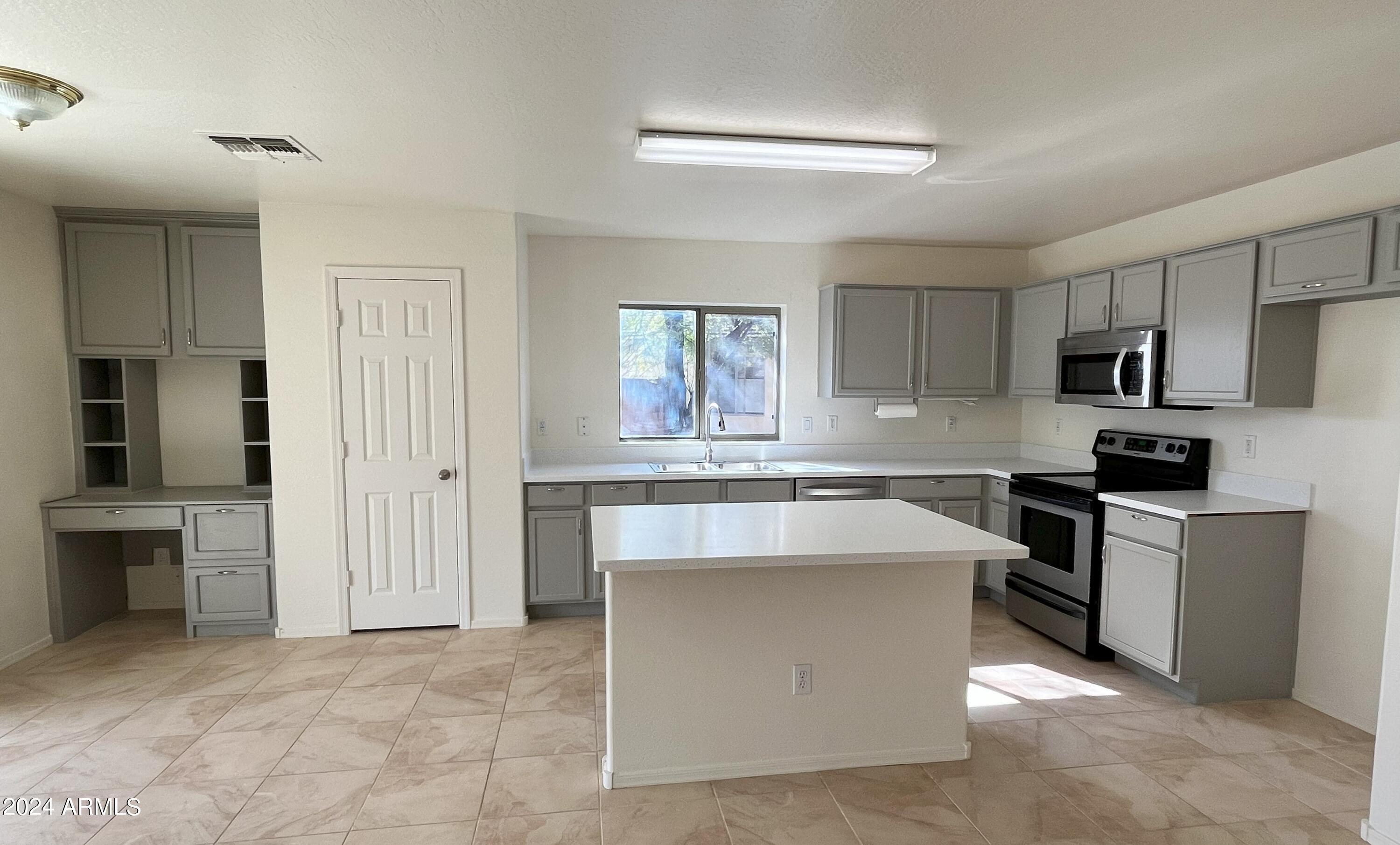 2028 N WILDFLOWER Lane