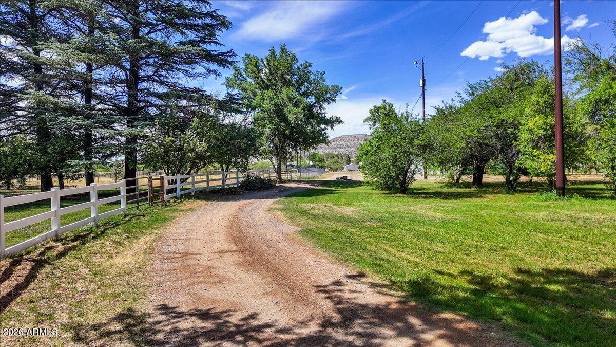 4000 W MAHONEY Road -
