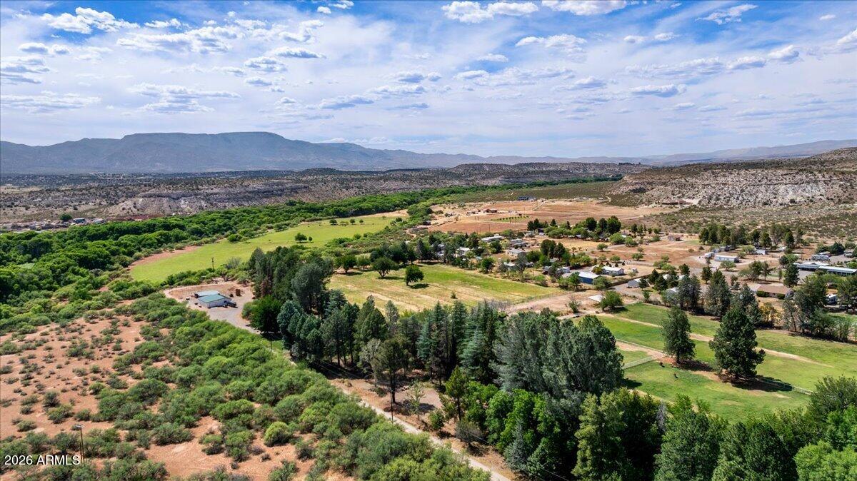 4000 W MAHONEY Road -