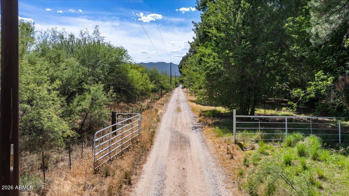 4000 W MAHONEY Road -