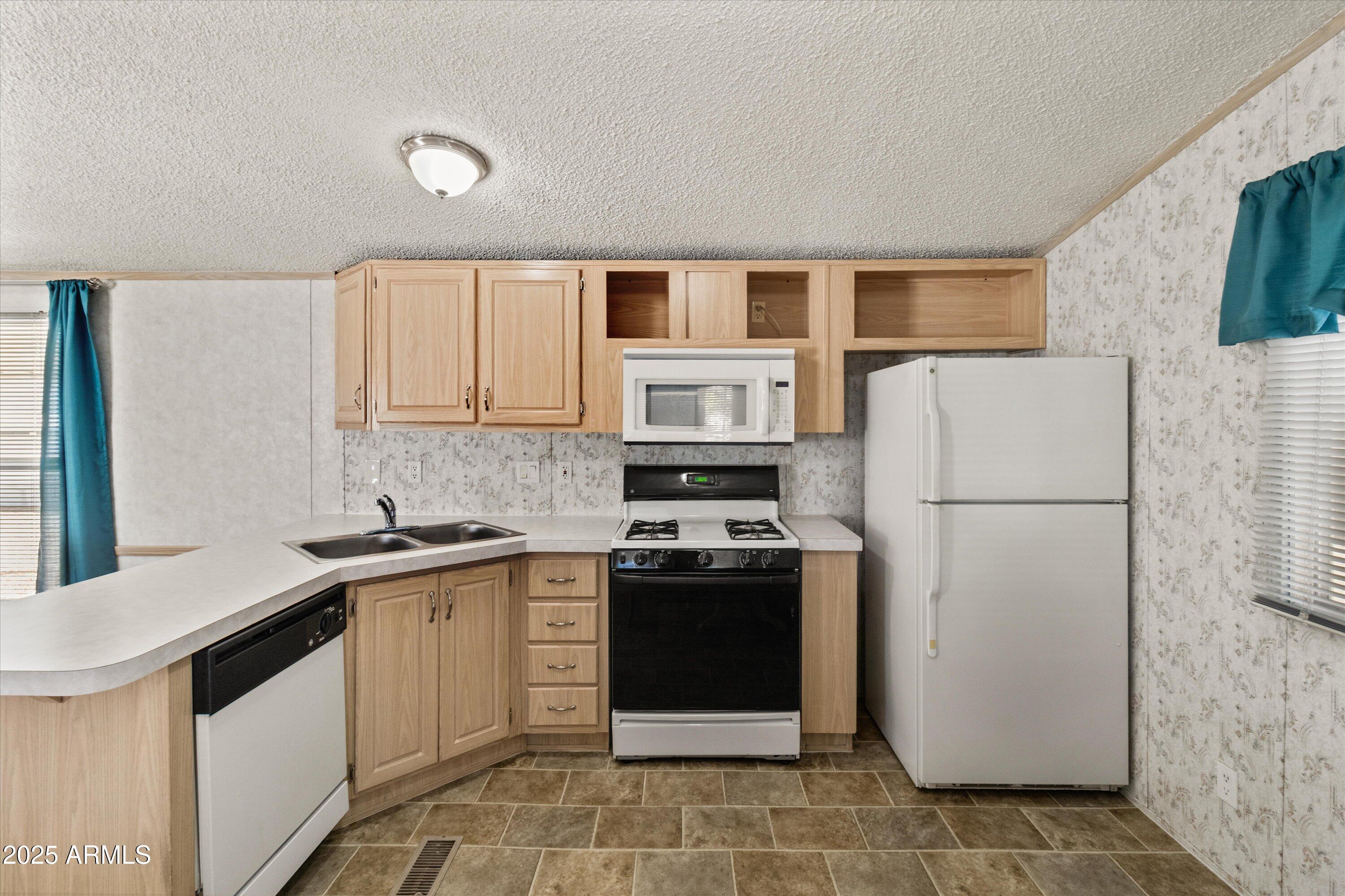 201 S GREENFIELD Road 118