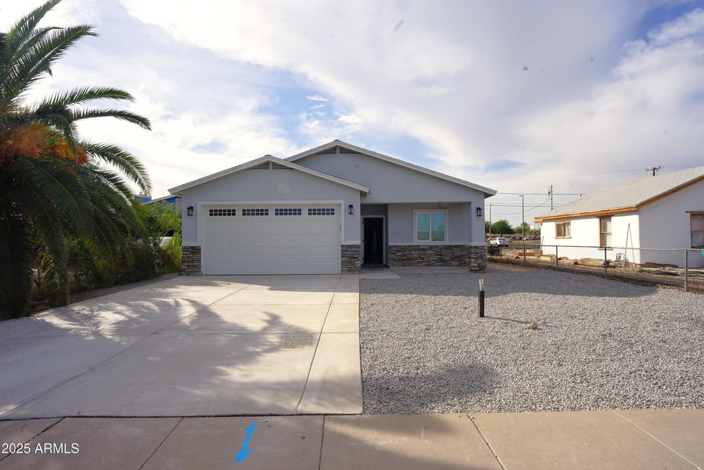 Photo of 122 S 5th Street, Avondale, AZ 85323 (MLS # 6947136)