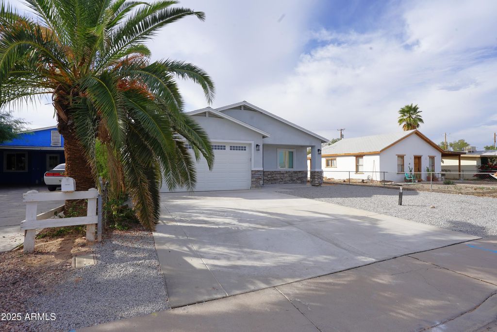 Photo of 122 S 5th Street, Avondale, AZ 85323 (MLS # 6947136)