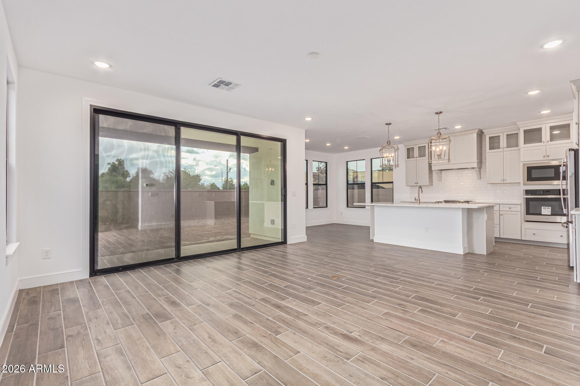 2451 W LOS ARBOLES Place