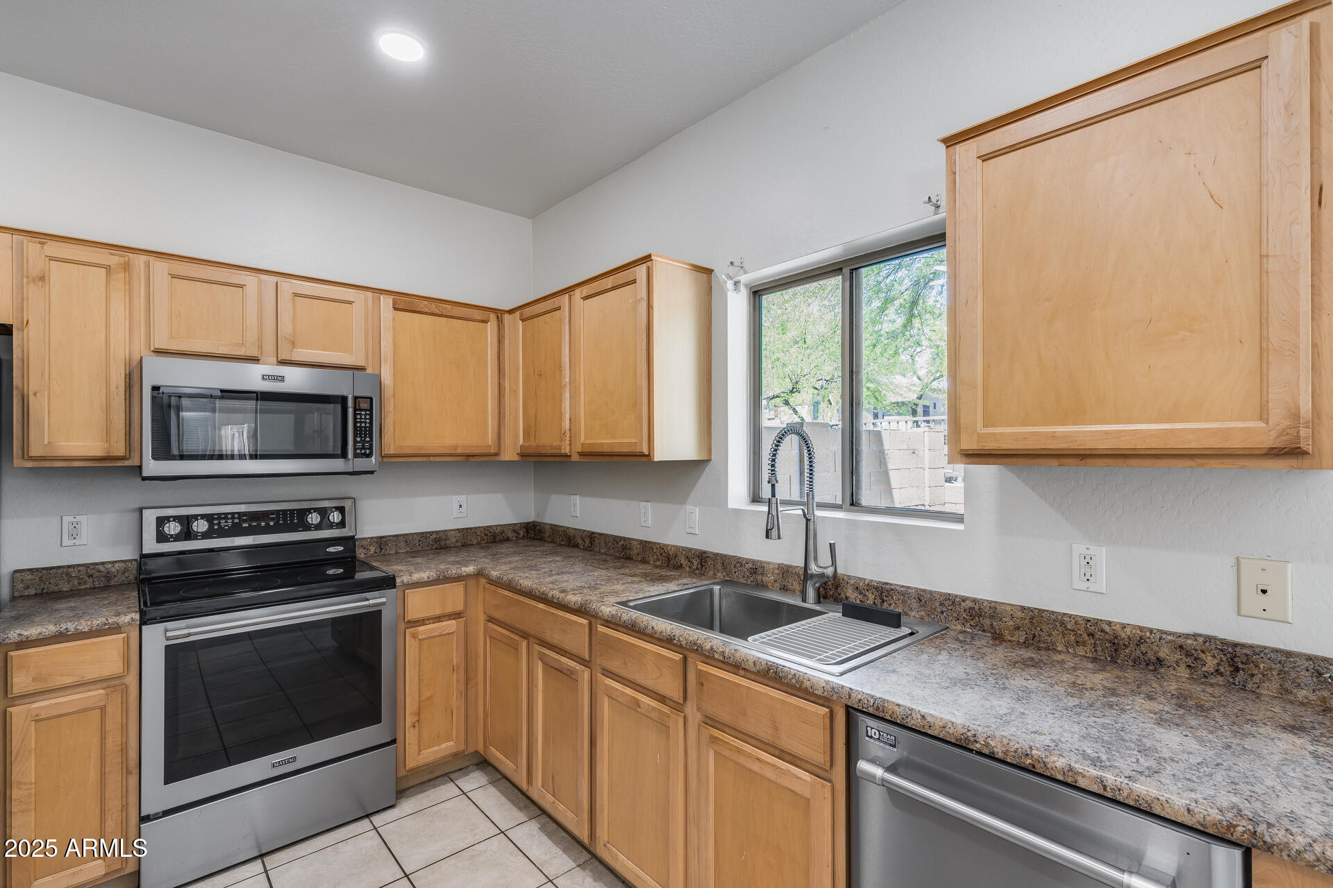 2250 E DEER VALLEY Road 24