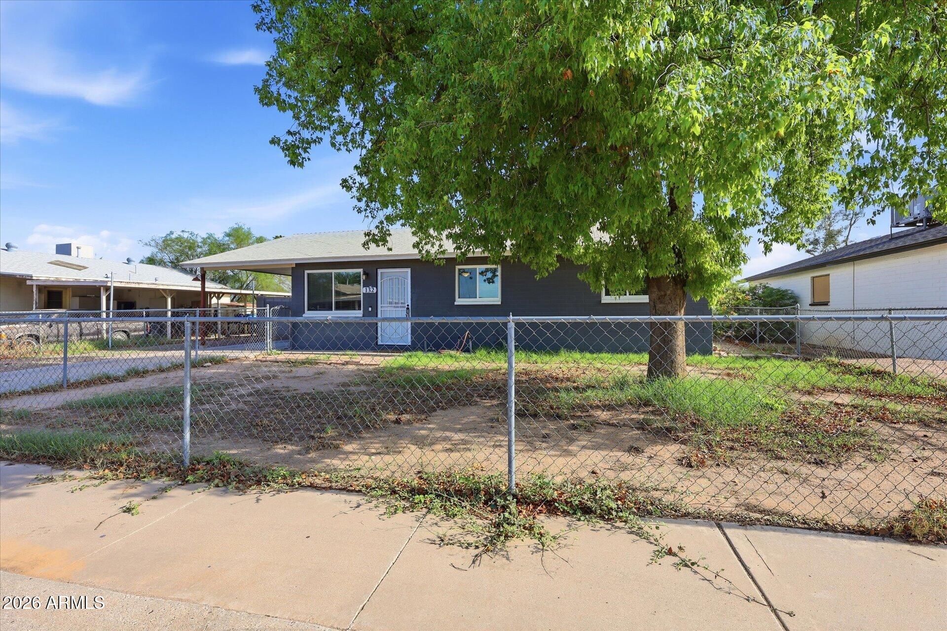 132 W BARRUS Place