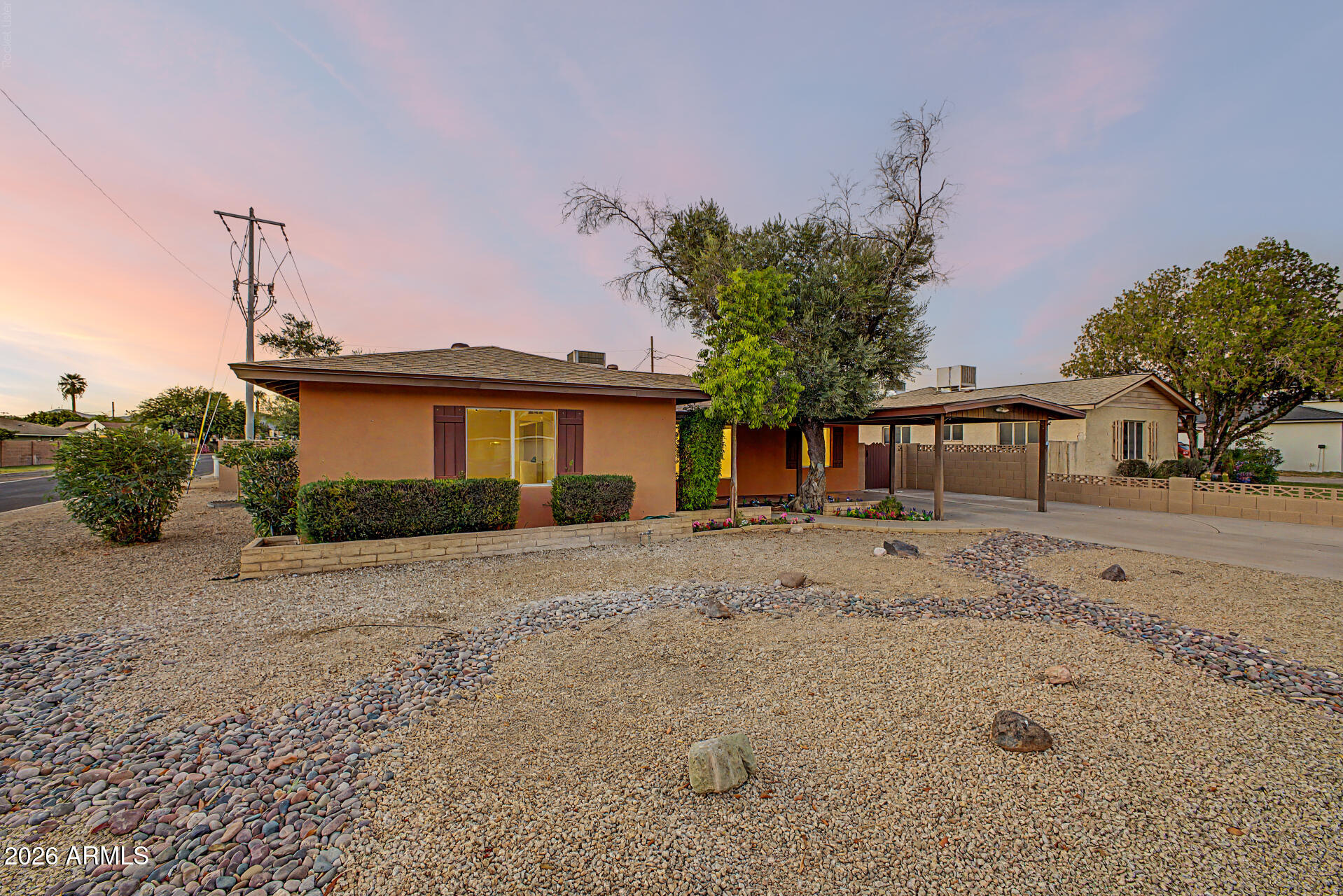 1002 E GLENN Drive