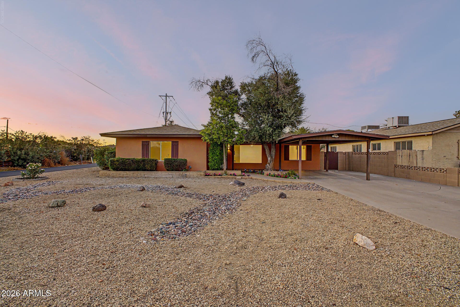 1002 E GLENN Drive