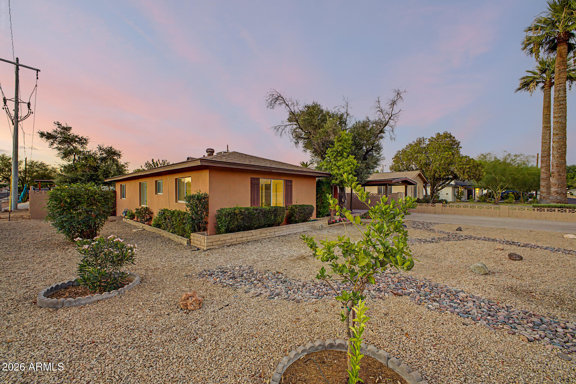 1002 E GLENN Drive