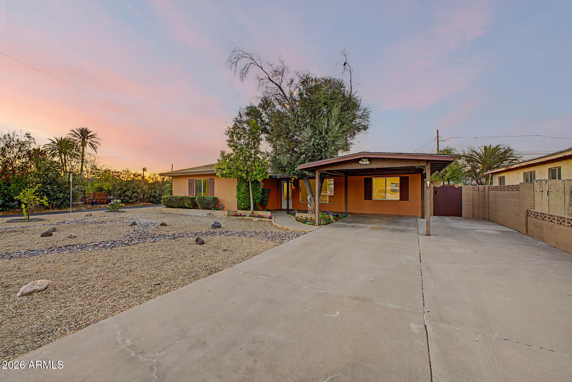 1002 E GLENN Drive