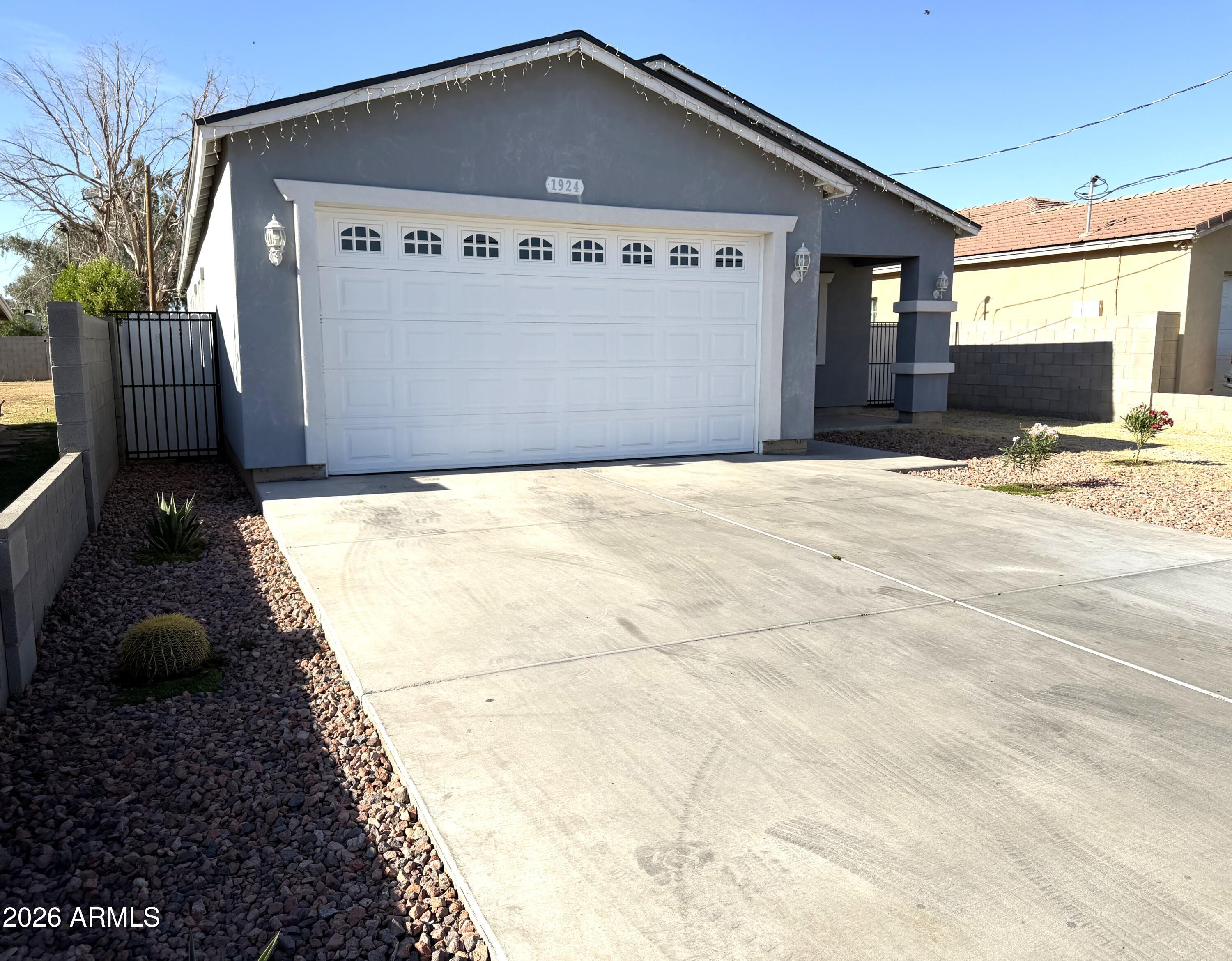 1924 W LAWRENCE Road