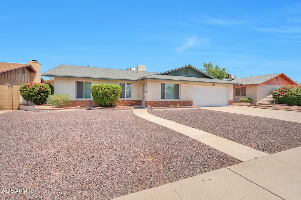 Photo of 1644 E Broadmor Drive, Tempe, AZ 85282 (MLS # 6914625)