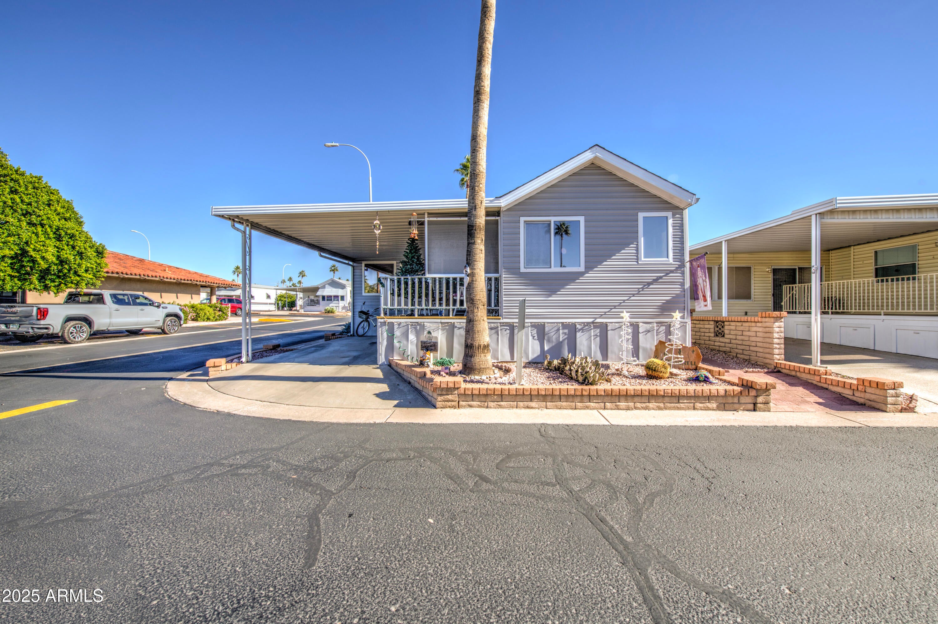 111 S GREENFIELD Road 289