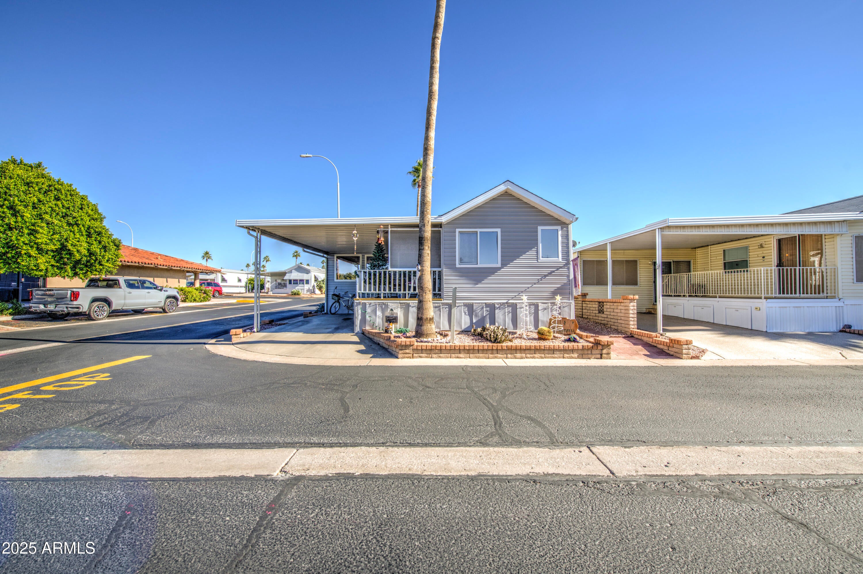 111 S GREENFIELD Road 289