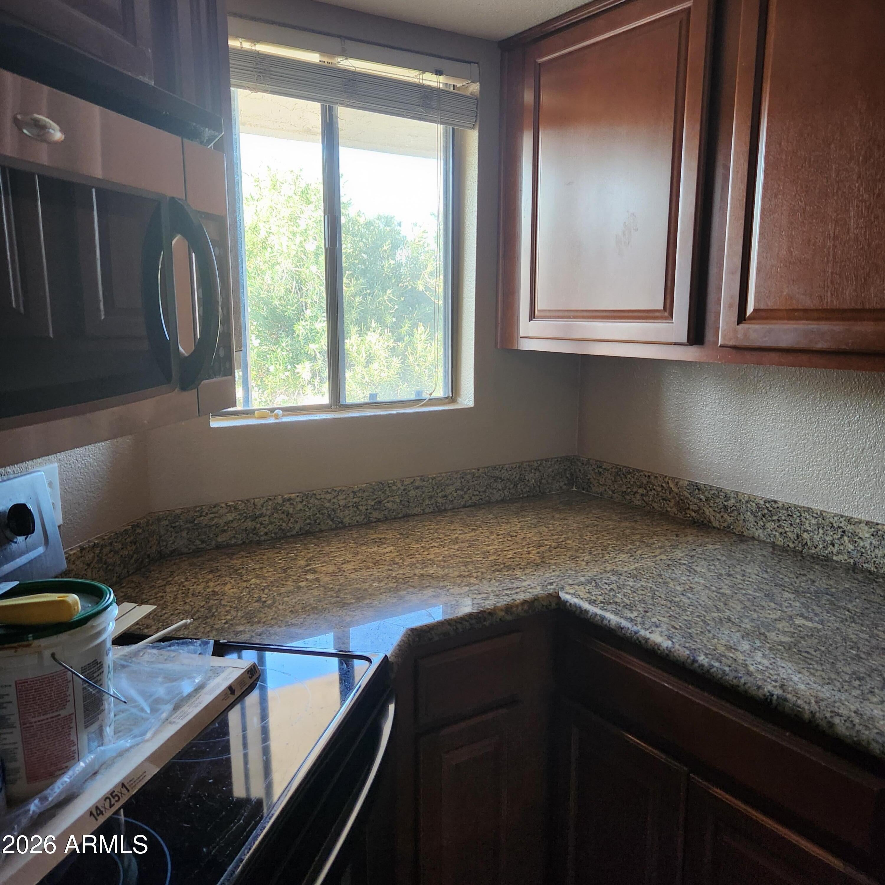 835 N GRANITE REEF Road 18