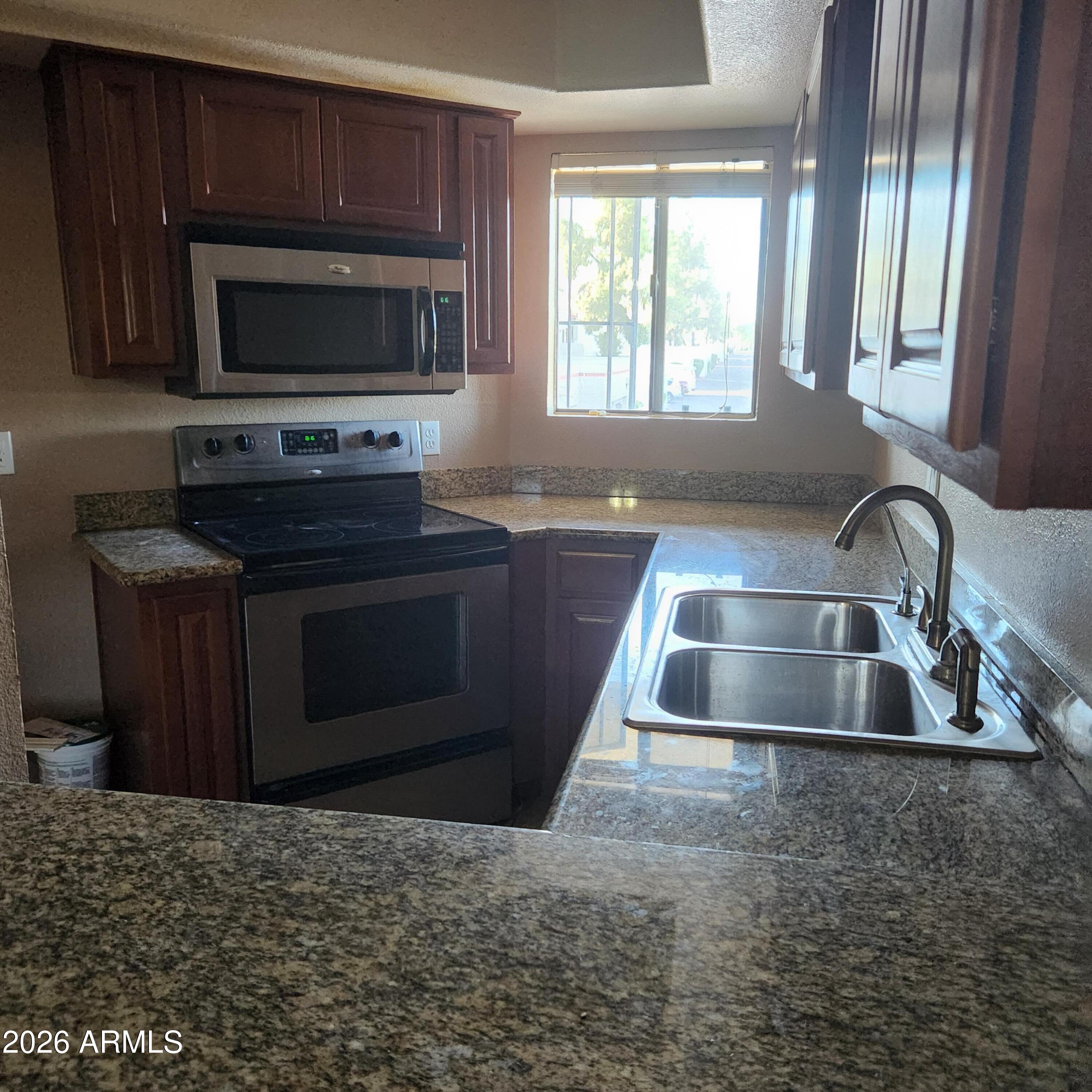 835 N GRANITE REEF Road 18