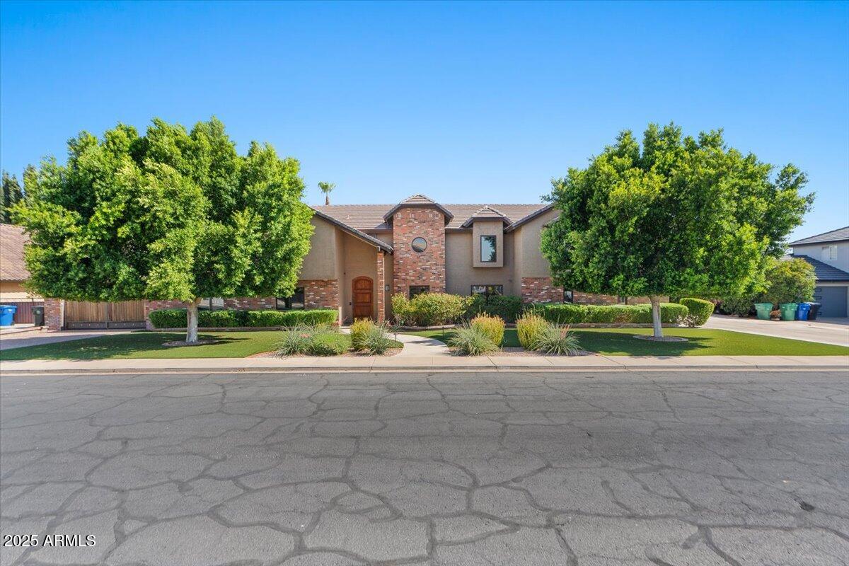 4019 E Hackamore Street