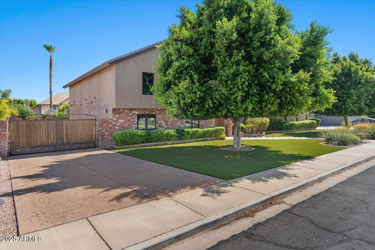 4019 E Hackamore Street
