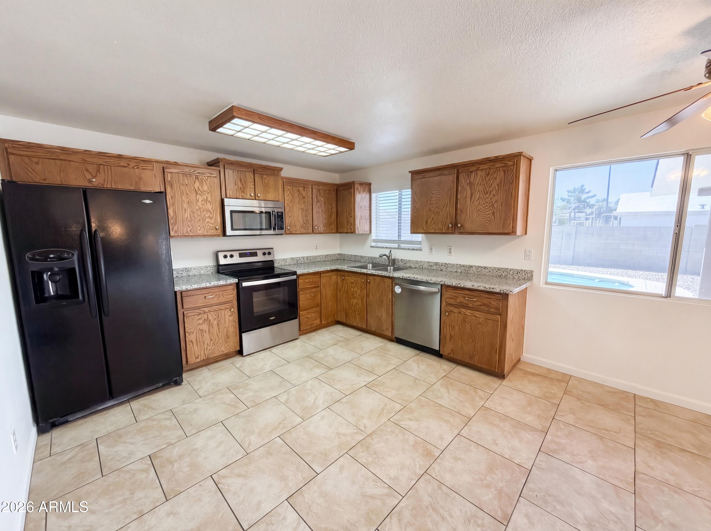 8107 W MEADOWBROOK Avenue