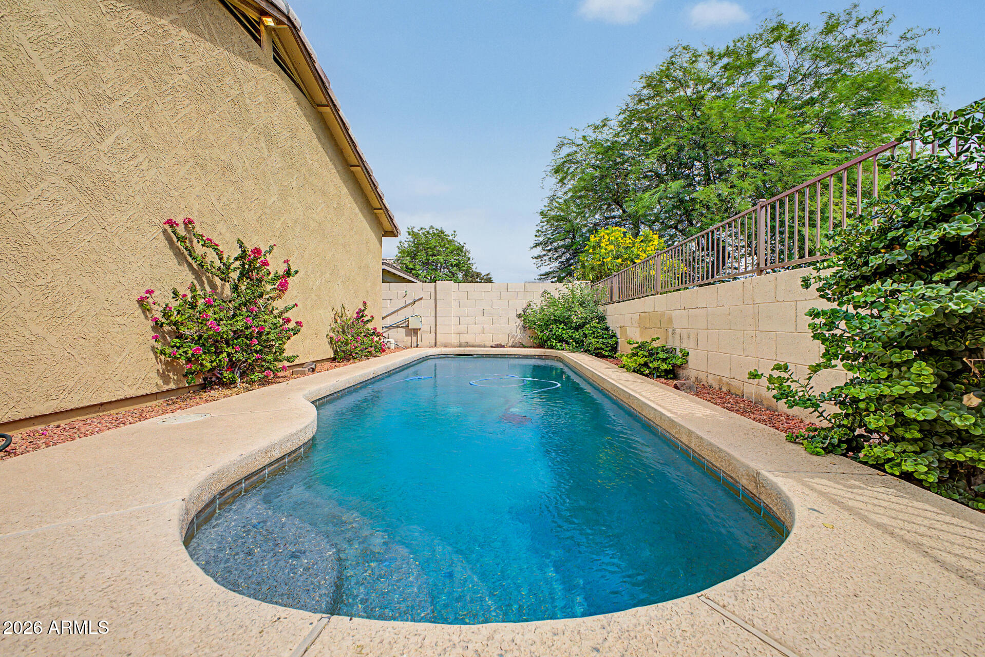 10809 W CAMBRIDGE Avenue