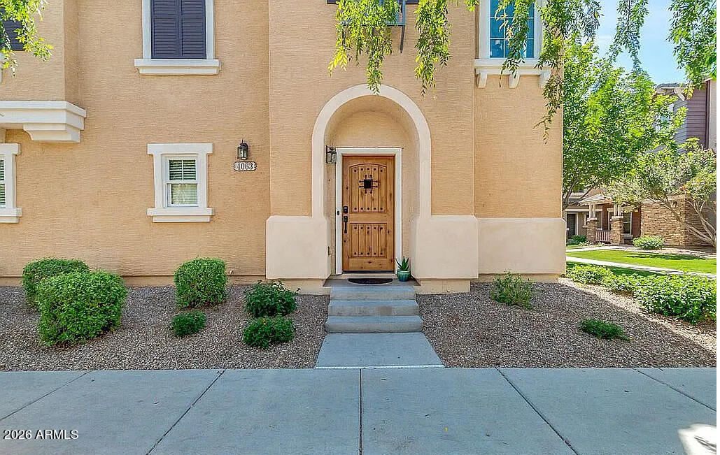 4063 E WINDSOR Drive