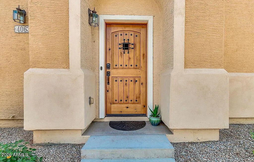 4063 E WINDSOR Drive