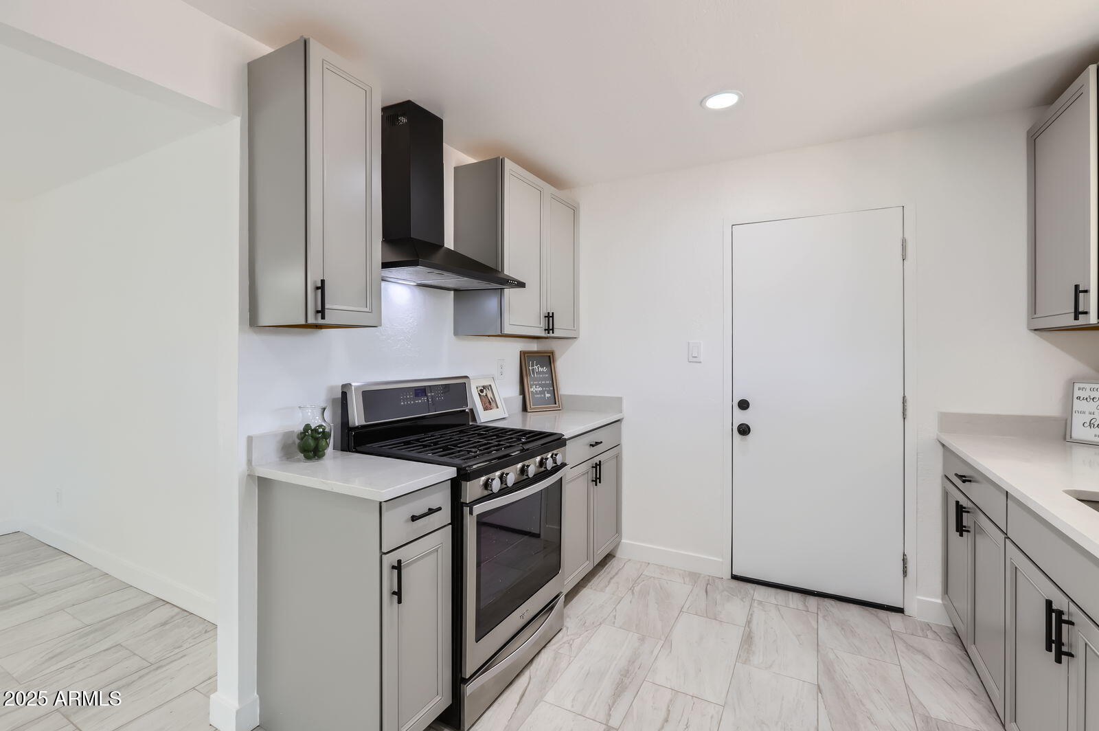 3235 W Mariposa Street