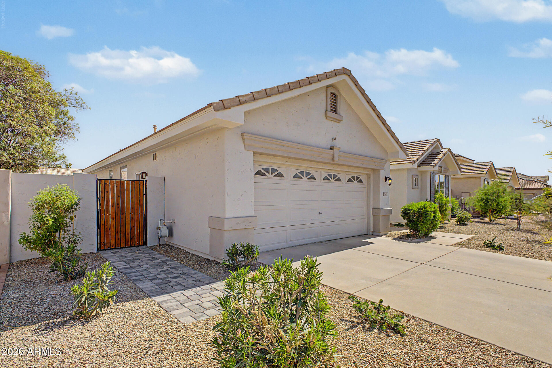 1669 E LAREDO Street