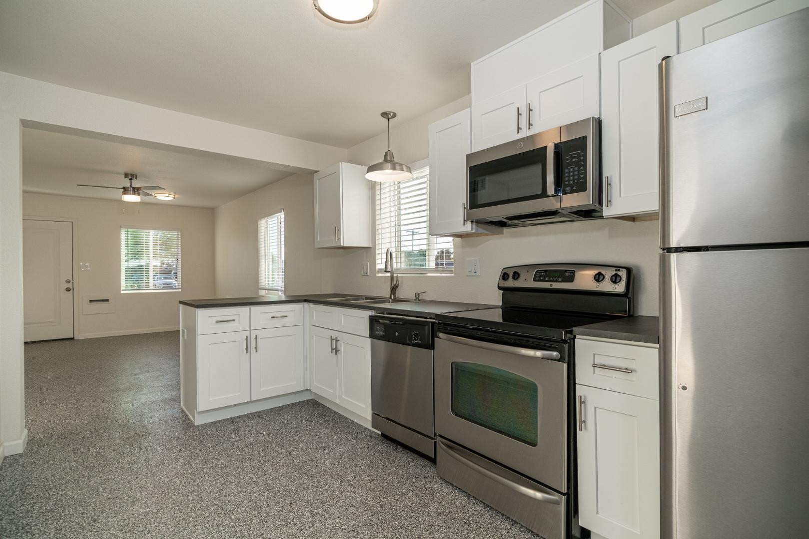 850 W Hazelwood Street