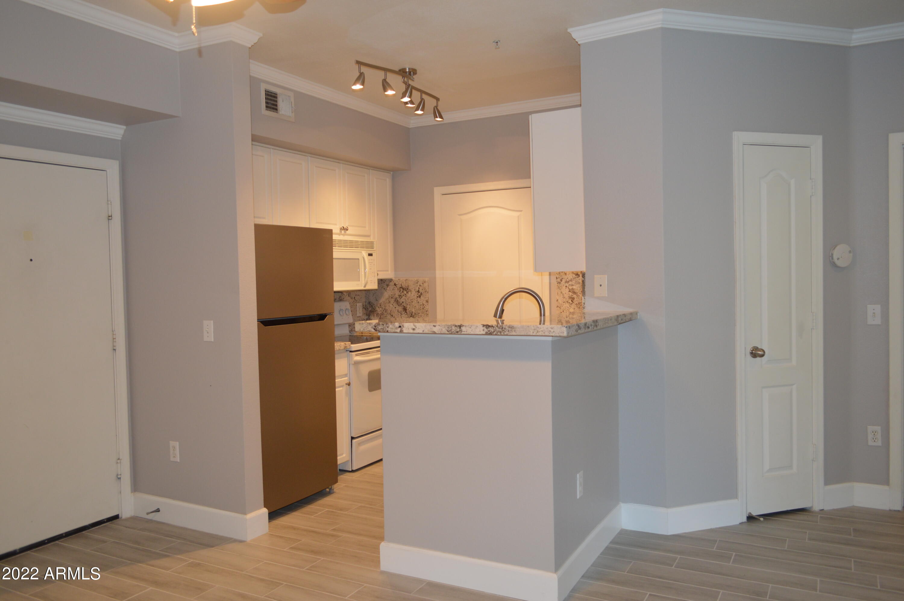 1701 E COLTER Street 184