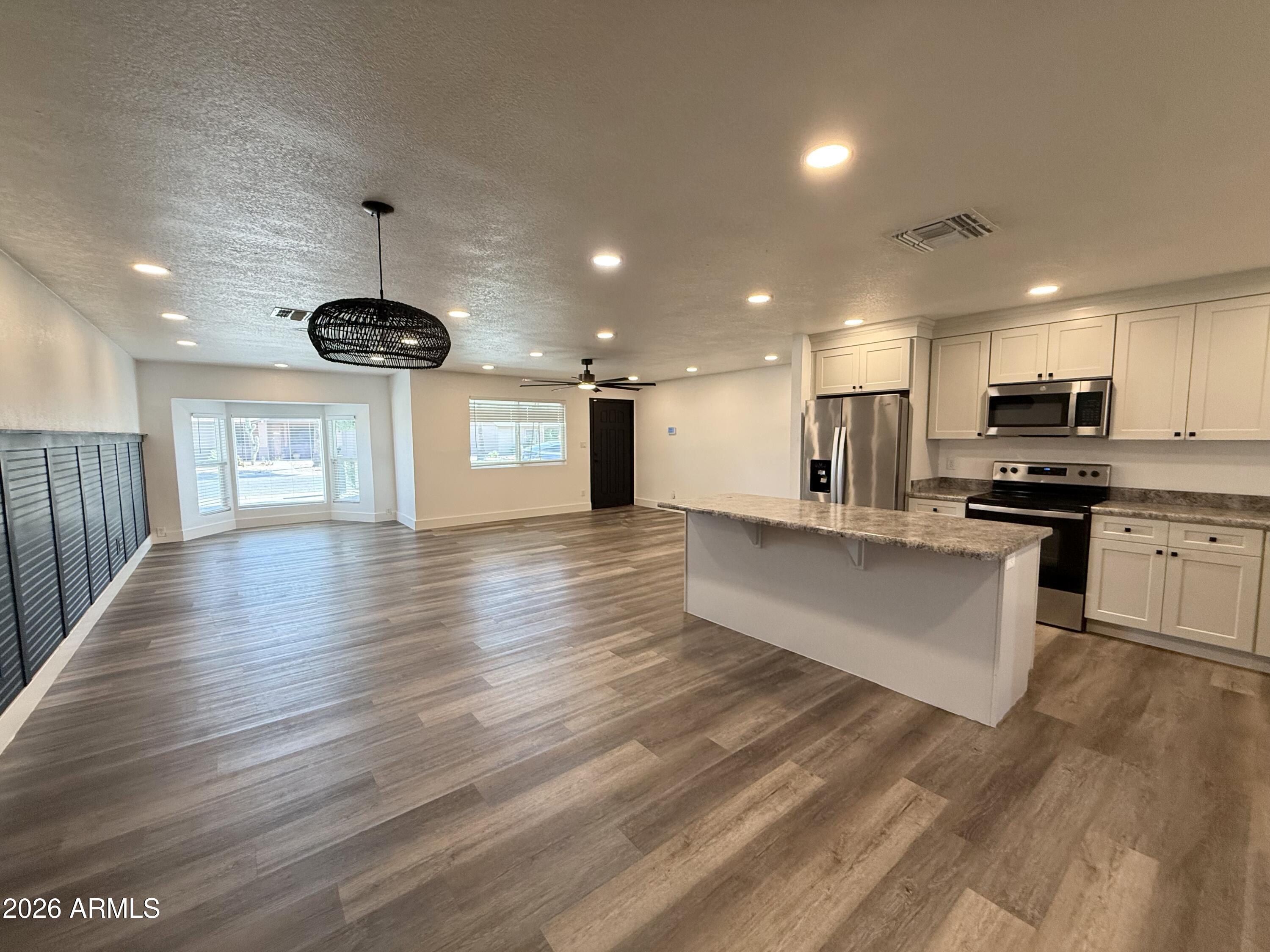 2116 E MARCONI Avenue