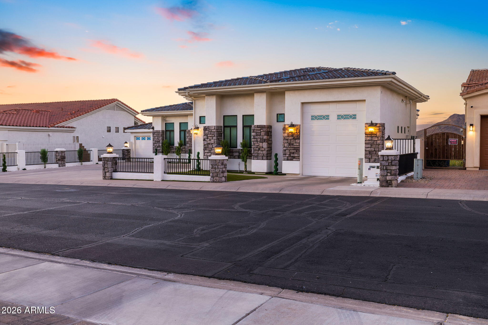 1527 E VILLA MARIA Drive