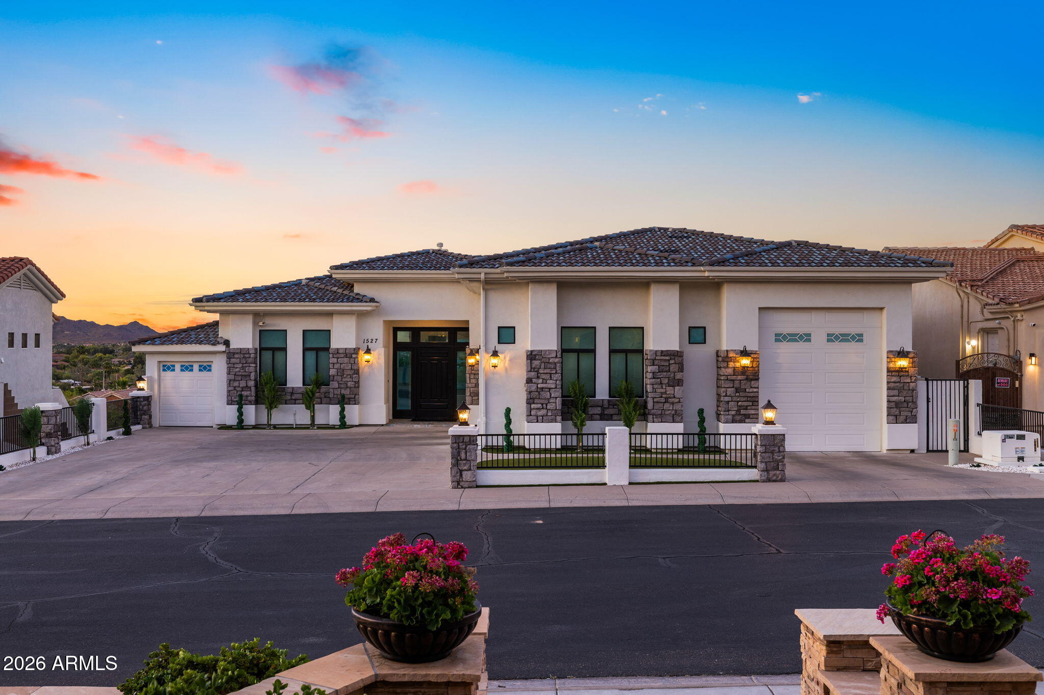 1527 E VILLA MARIA Drive