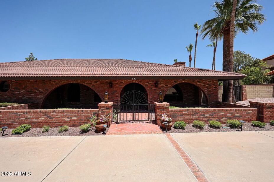 1322 W ASTER Drive