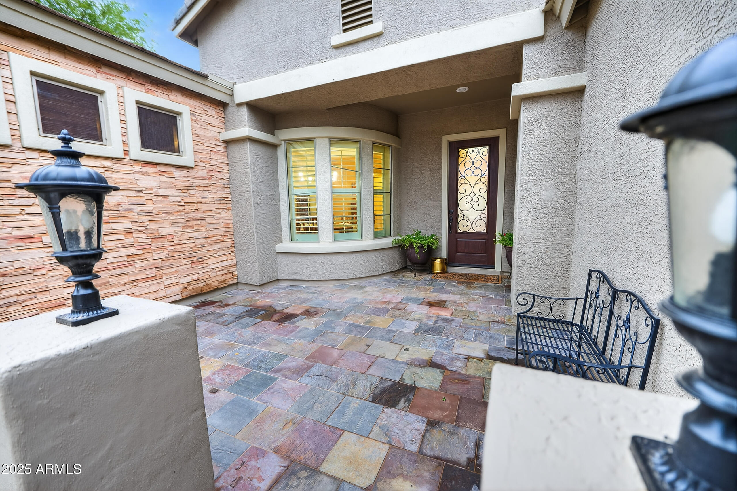527 E TONTO Drive