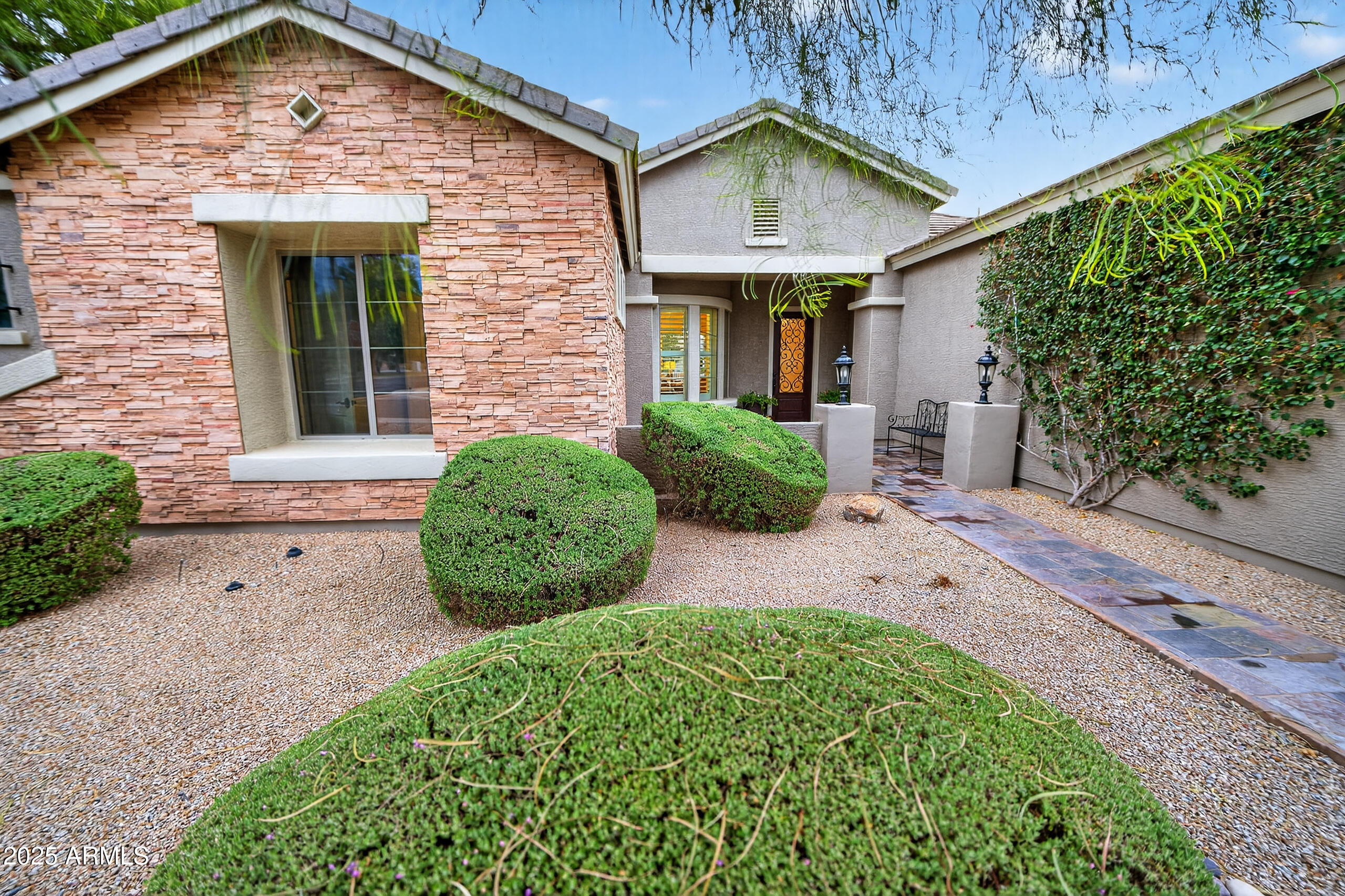 527 E TONTO Drive