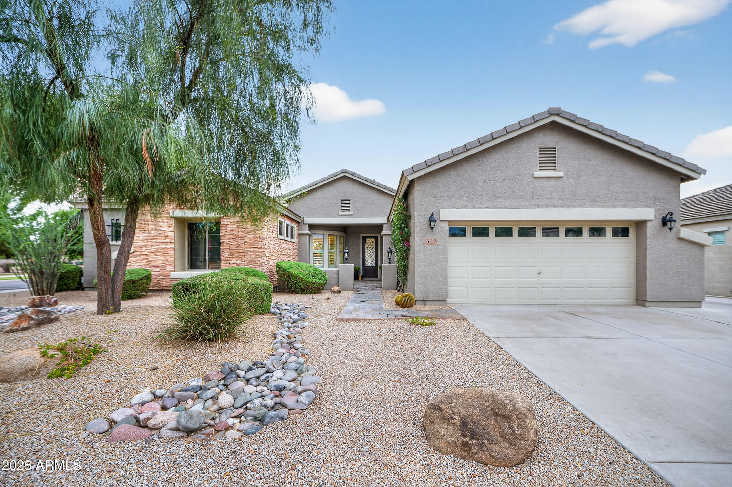 527 E TONTO Drive