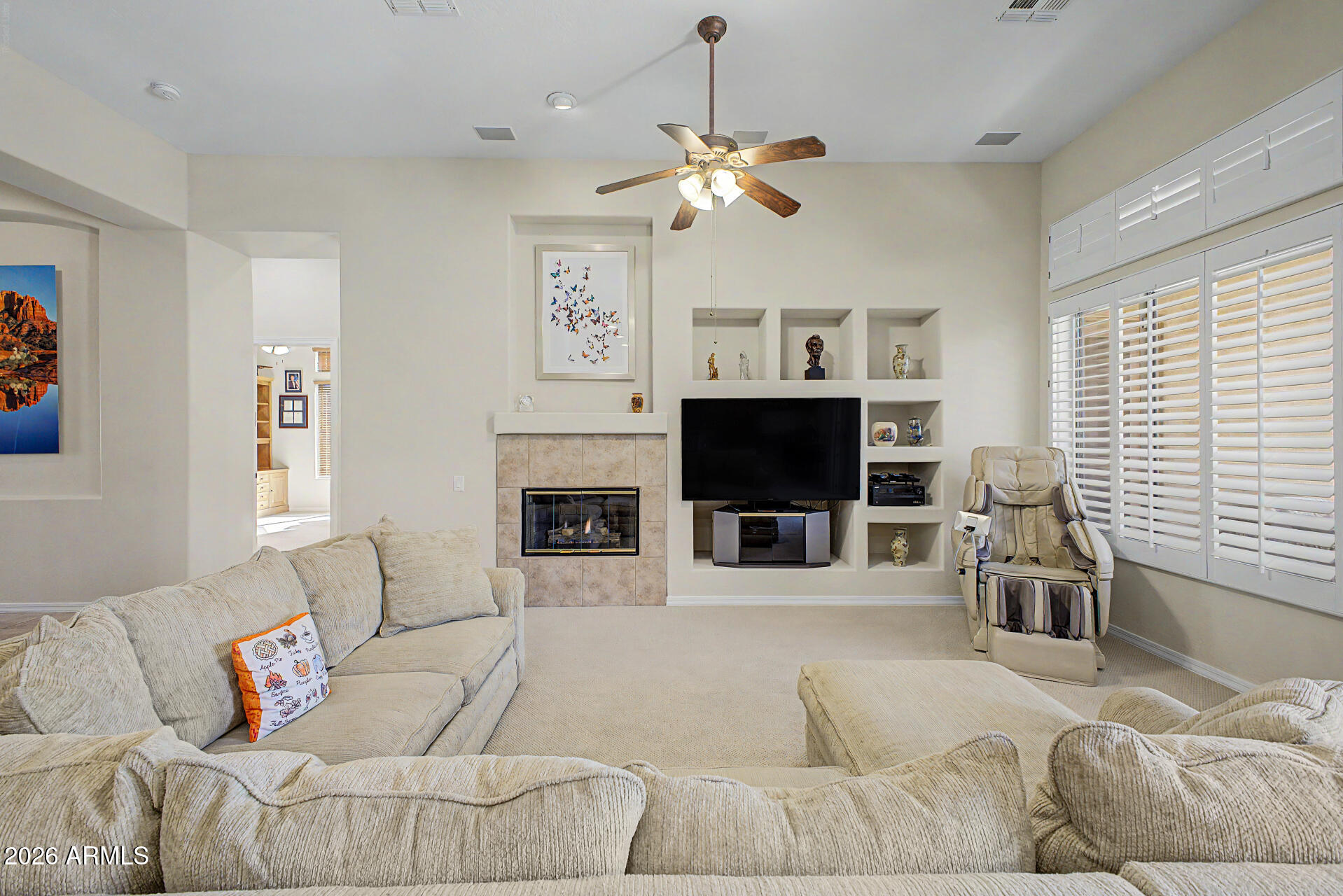 2136 W CAMARGO Drive