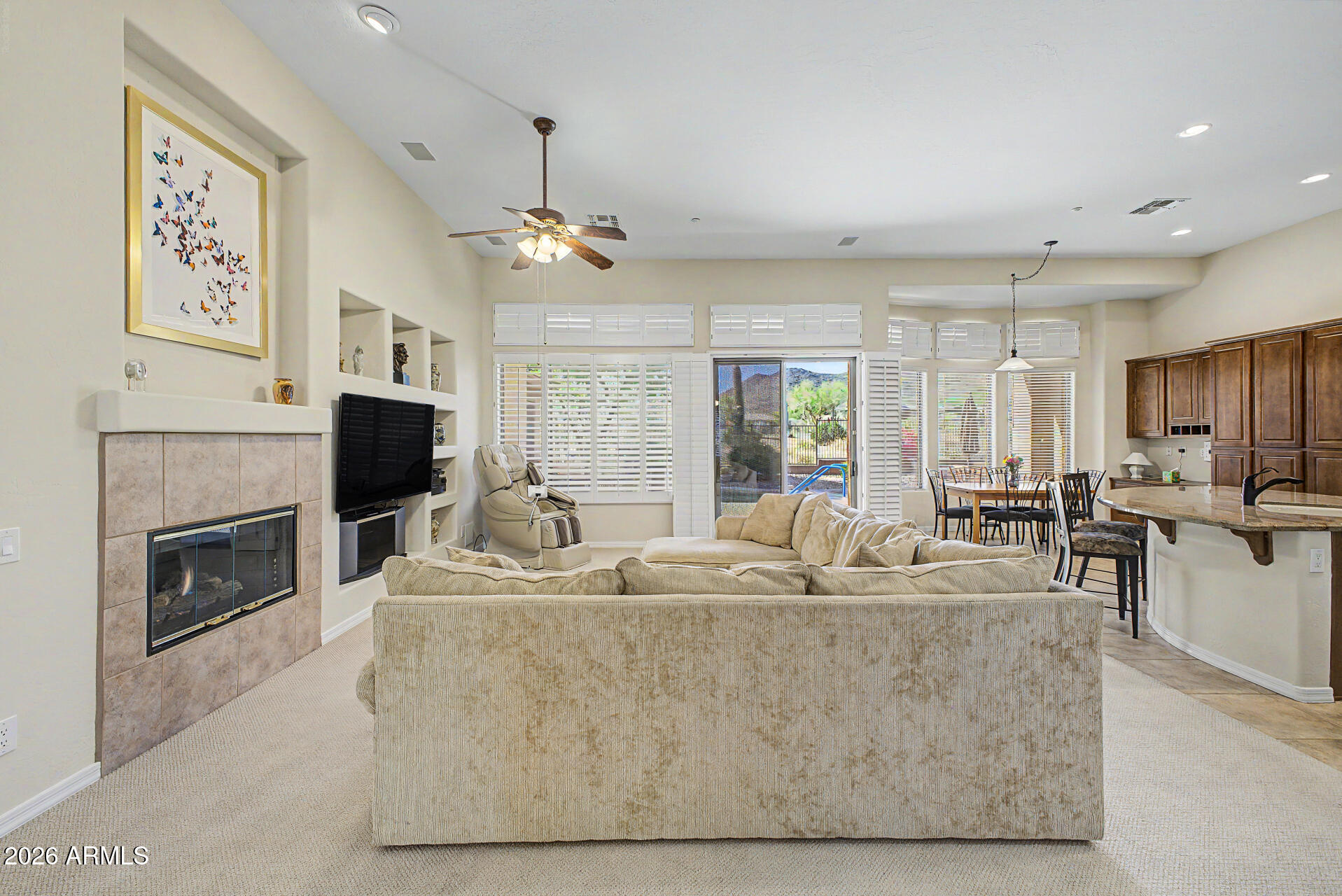 2136 W CAMARGO Drive