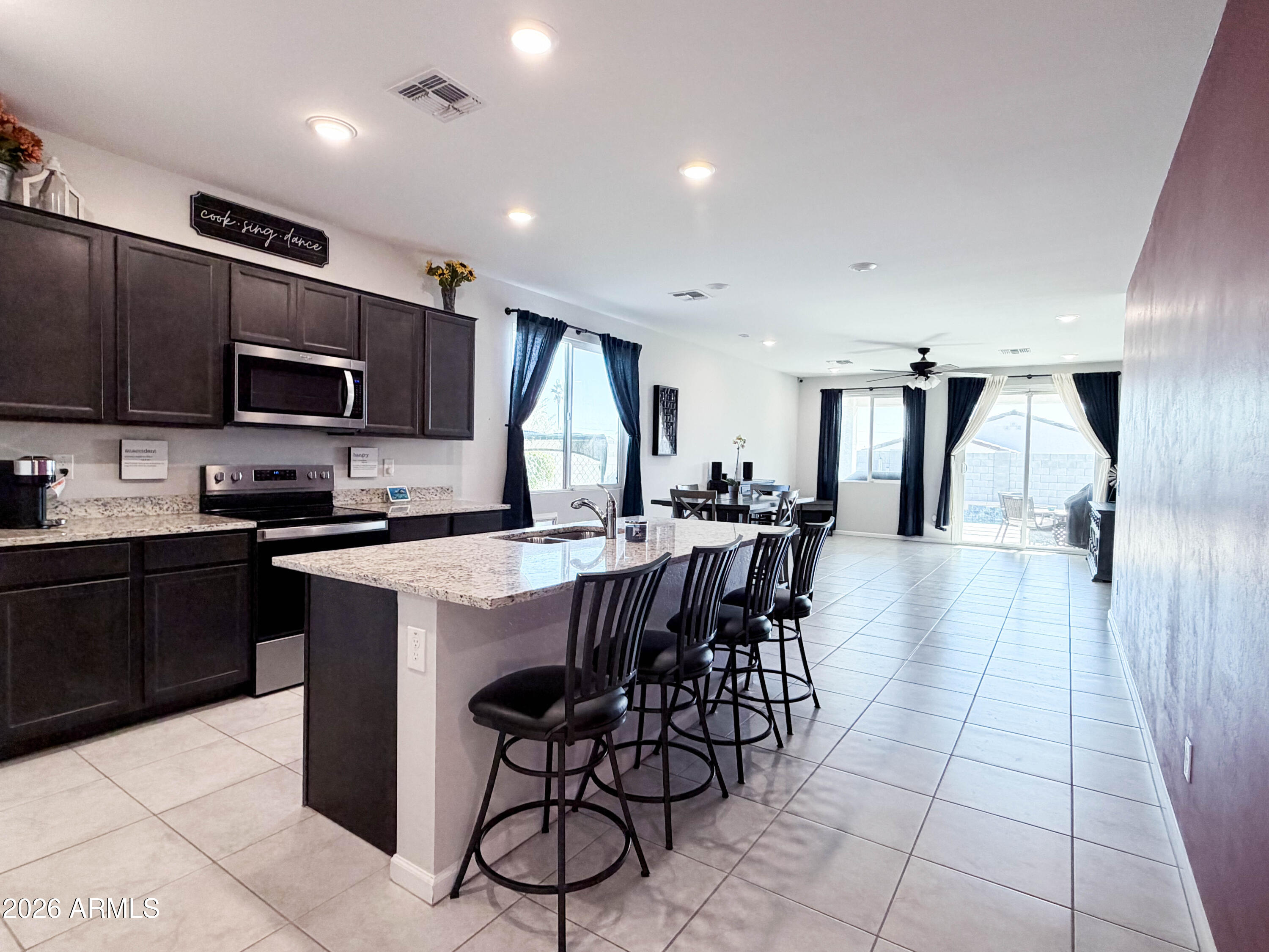 24511 W HILTON Avenue