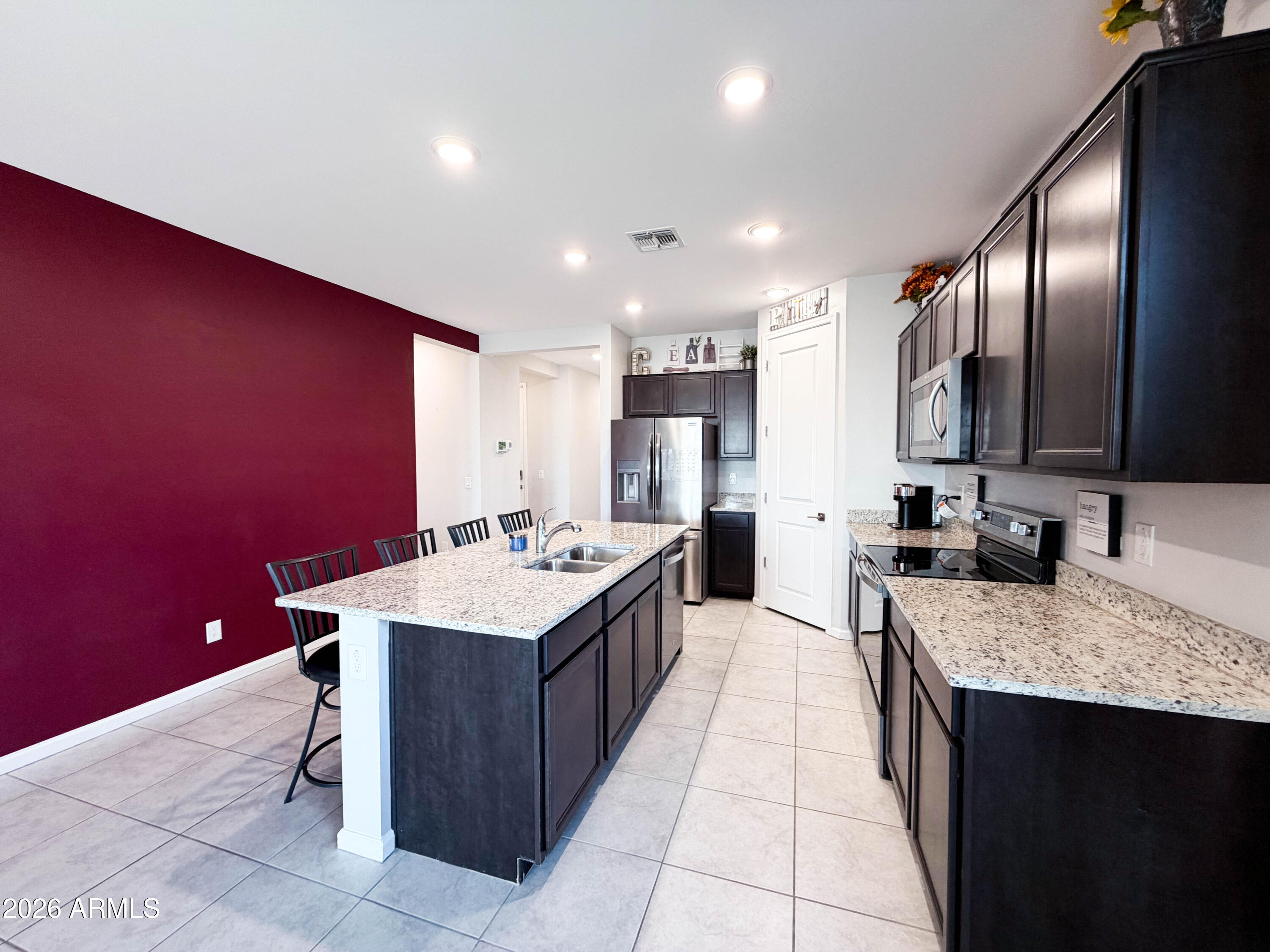 24511 W HILTON Avenue