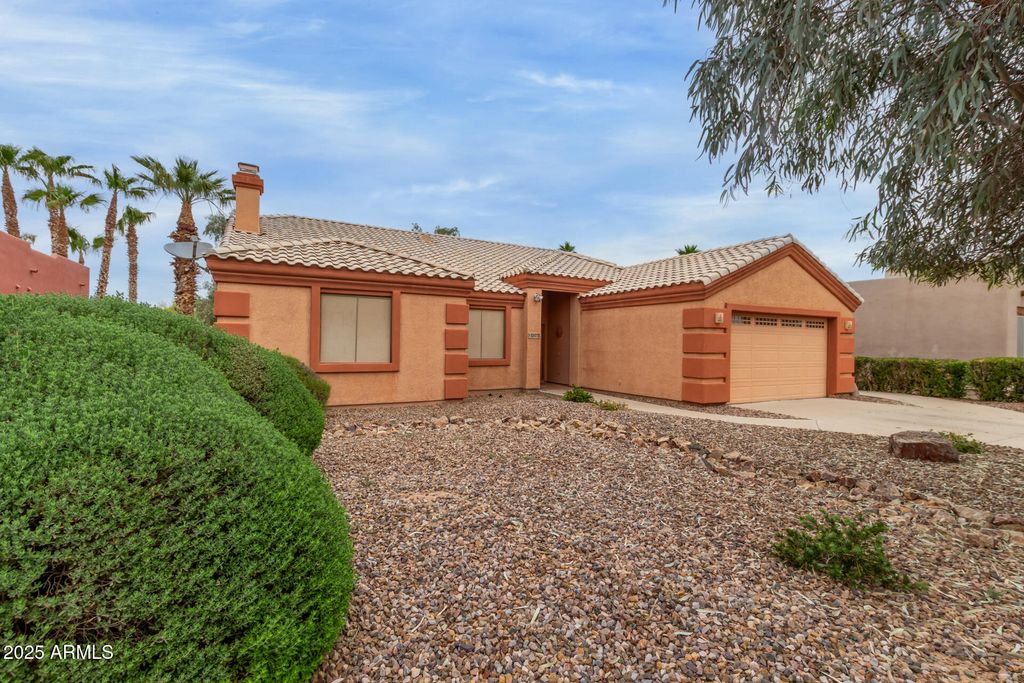Photo of 880 W St Andrews Drive, Casa Grande, AZ 85122 (MLS # 6854132)