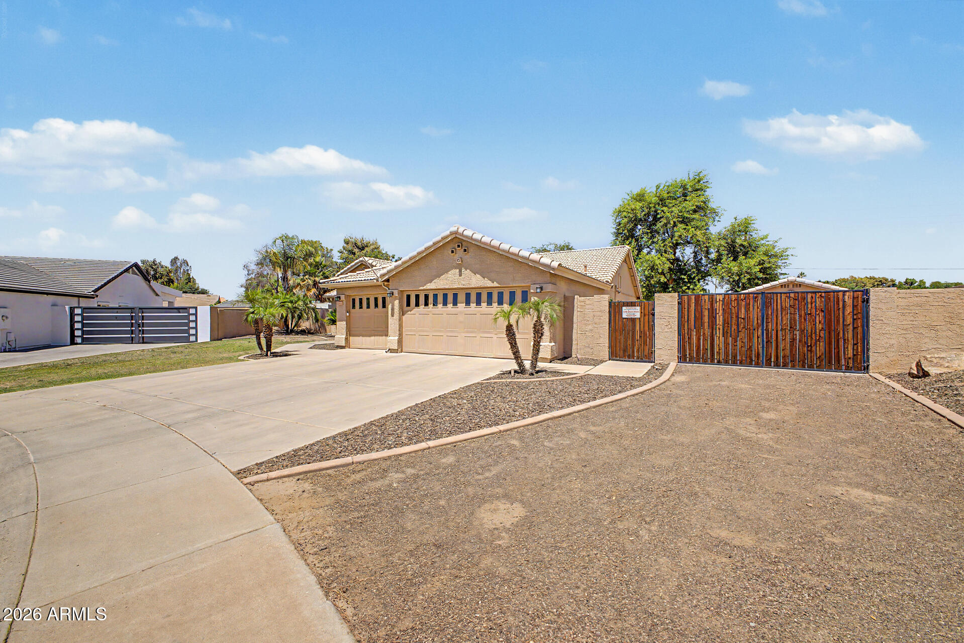 6844 W COLUMBINE Drive